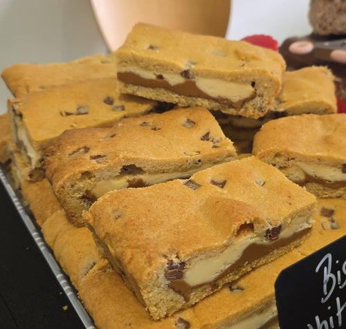 Biscoff & White chocolate cookie slice