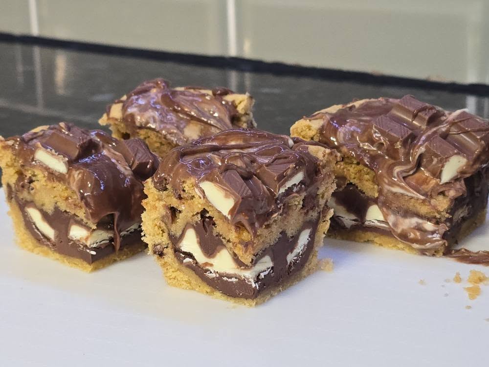 Kinder Cookie Pie Tin